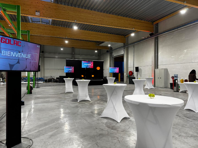 location mobilier mange debout 