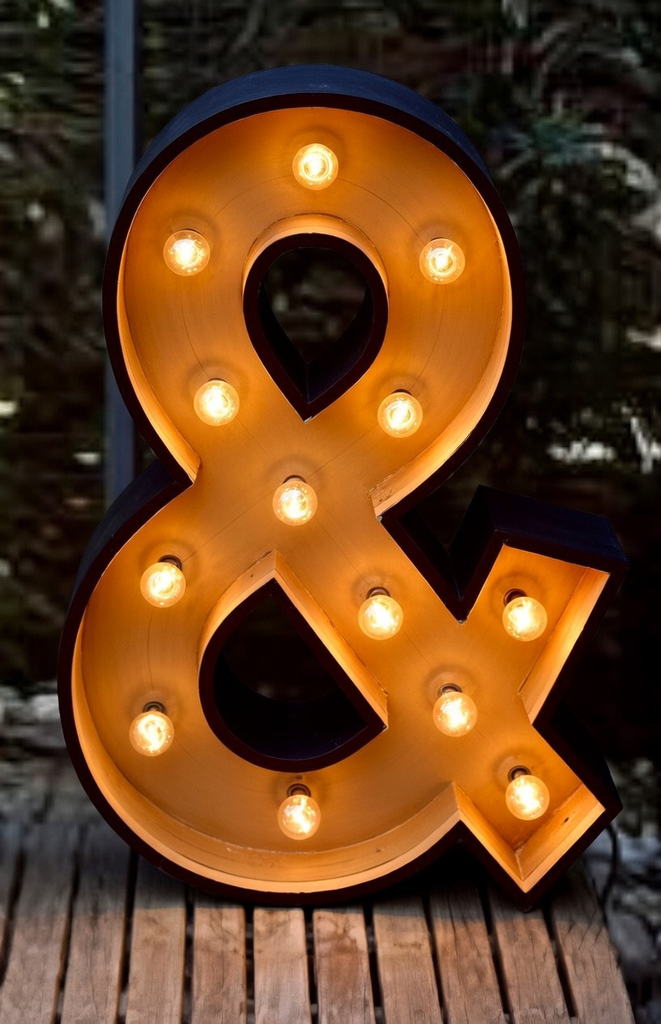 Lettre ' & ' lumineuse