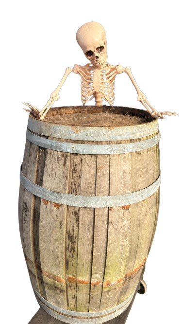 Squelette avec tonneau de vin