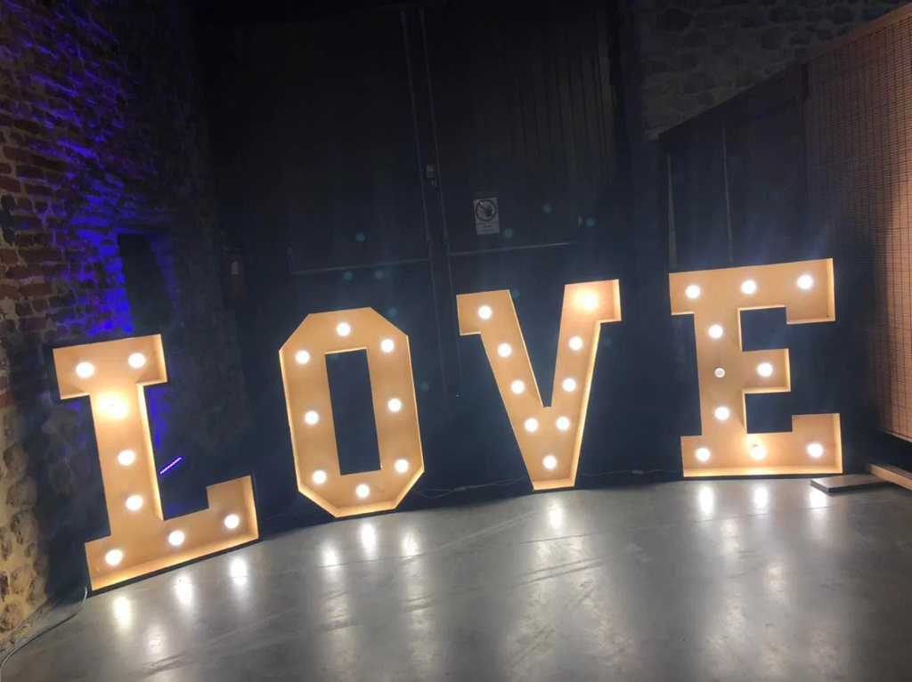 Lettres LOVE Lumineuses