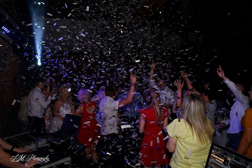 Explosion de confettis